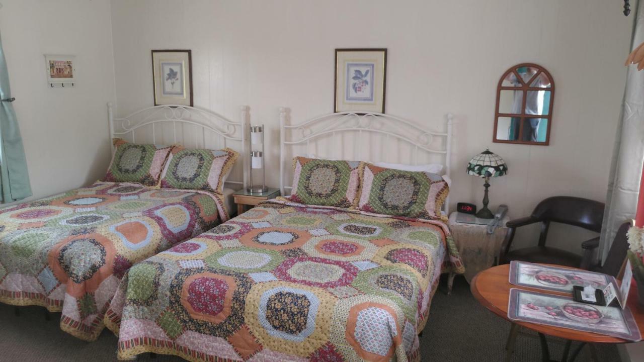 Midway Lodging Cornish Kültér fotó