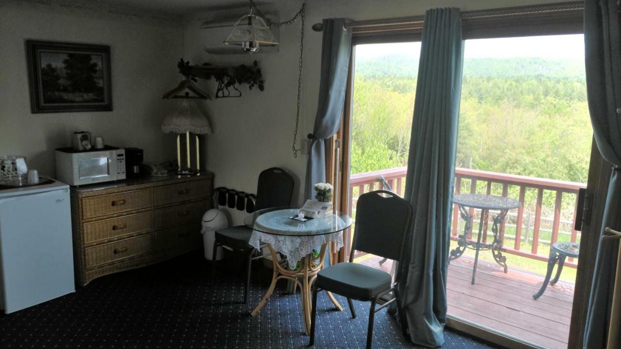 Midway Lodging Cornish Kültér fotó